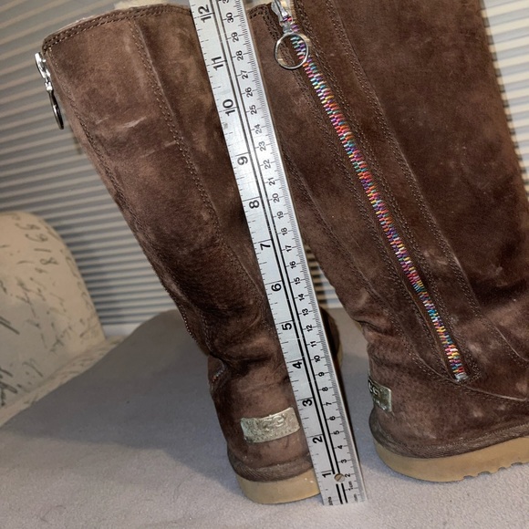 UGG boots -EUC - Picture 4 of 7